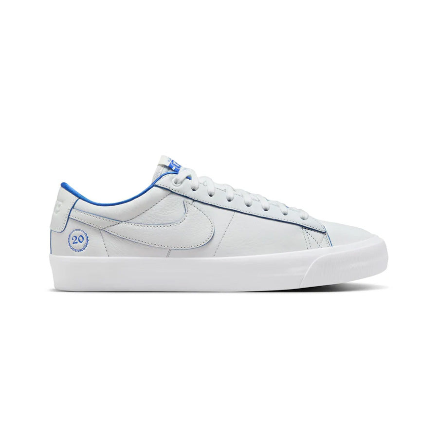 Nike sb blazer low summit white on sale