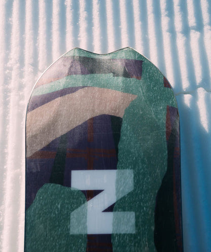 When spring is on tap, the Burton Barkeeper Snowboard serves up purpose-built shape and flex to answer the call of spring corn snow. It combines a 3D spoon nose with mellow side-cut and a medium width to keep you from getting bogged down through the soft stuff. Plenty of pop and solid edge hold let you enjoy spring conditions to their fullest.&nbsp;