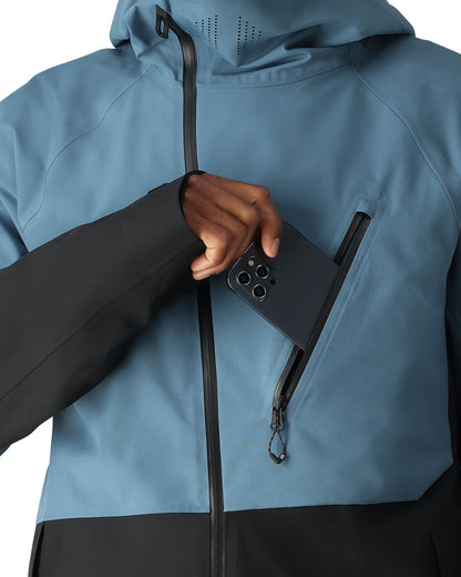 From the powder to park, sub-zero to springtime, Thermagraph® Body Mapping Insulation creates the ultimate do-it-all jacket. Add an asymmetrical zipper and you have the Hydra, the best selling 686 GLCR jacket ever. 