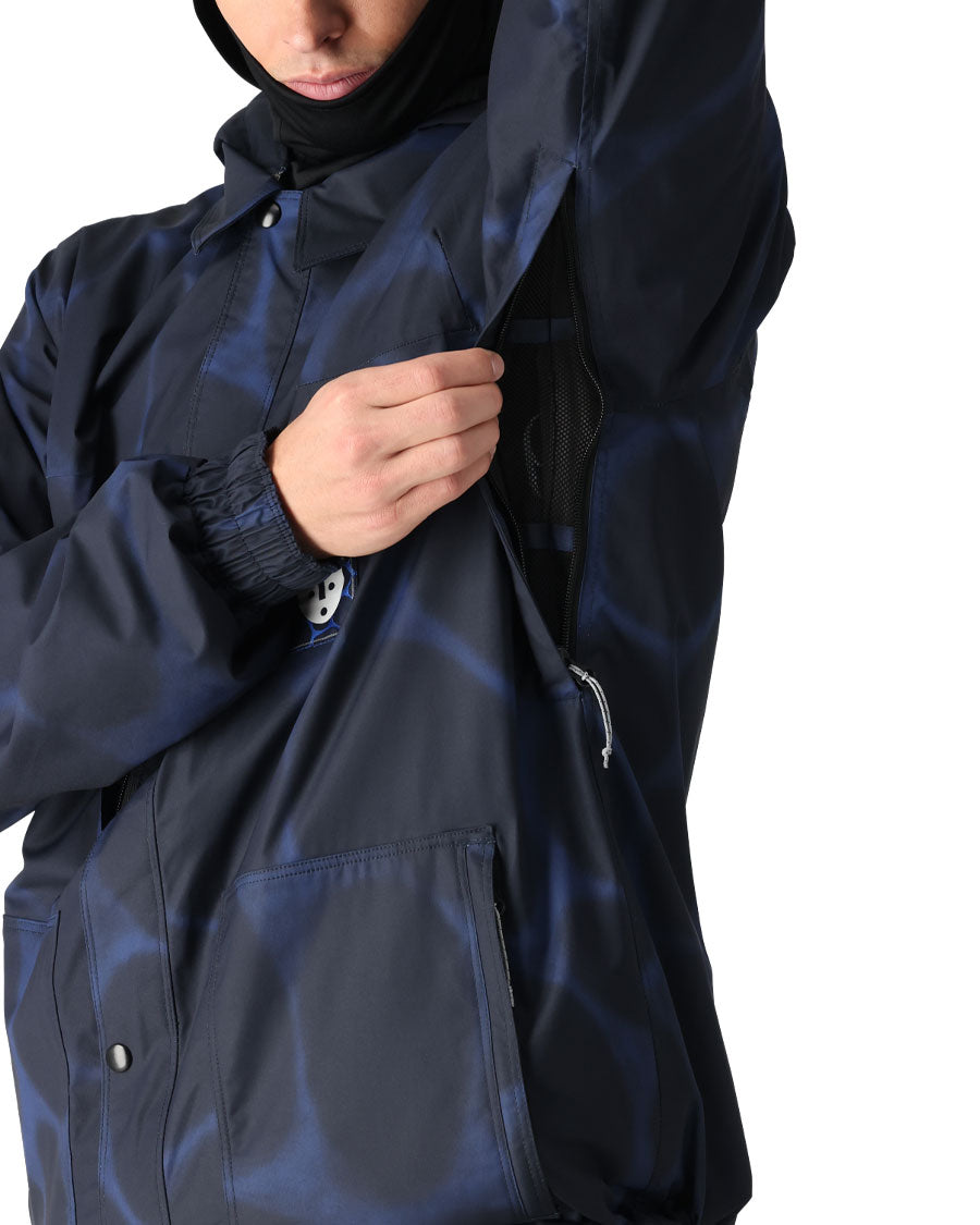 A versatile jacket designed to be worn on the moutain and around town. Leave the hood on for stormy days in the backcountry or remove the hood for clips in the park and streets or daily wear.