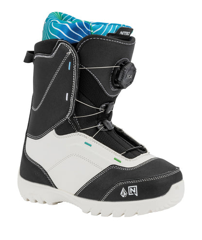 The Nitro Droid Boa® youth boot allows even the youngest rippers to experience the user-friendliness that the Boa® Fit System offers, while the Droid boot provides the support, flex, and warmth to enjoy snowboarding to the fullest.