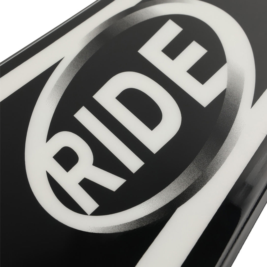 Close up view of the middle section on the Ride Zero Snowboard